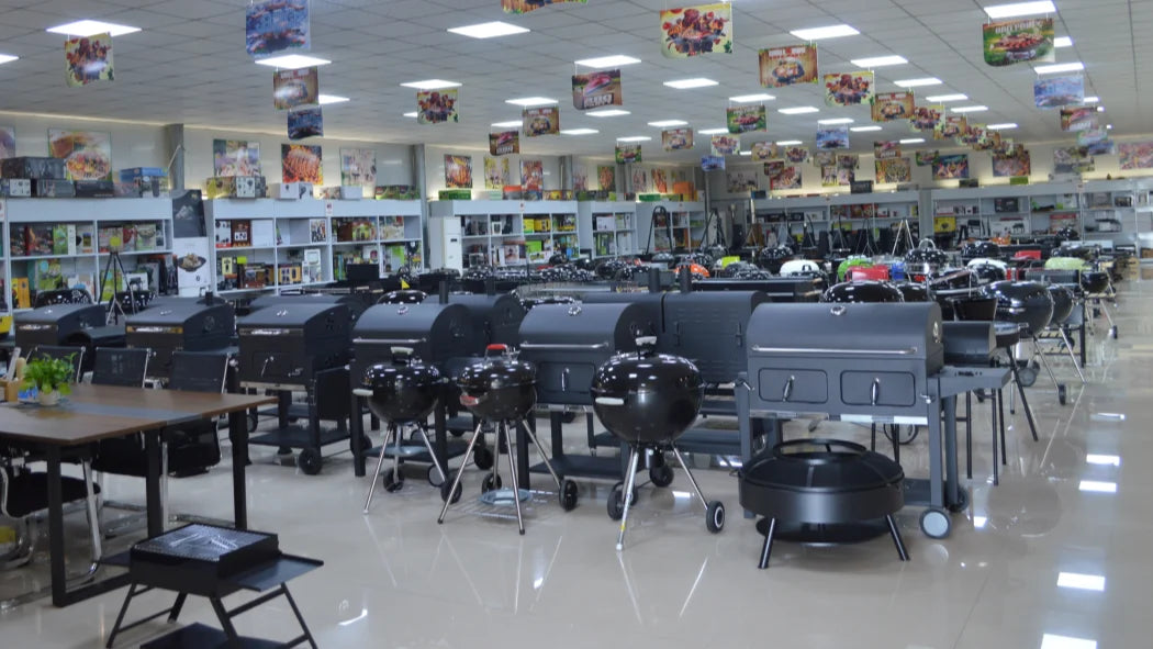 Heavy Duty Garden Barrel Trolley Barbeque Grill Outdoor Smoker Barbecue Grill Charcoal Bbq Grill with Side Table