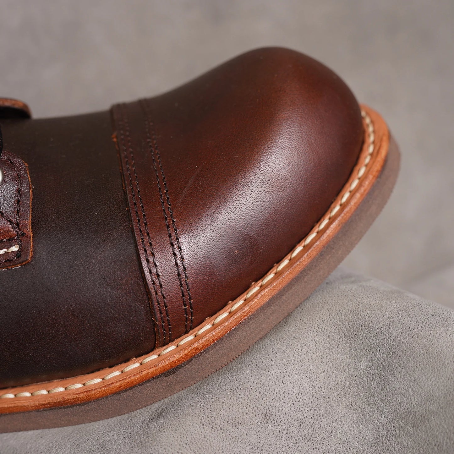 Durable Goodyear-Welted Stitchdown Rugged Style Work Boots Heritage Genuine Leather Moctoeboots Red For Men 1907 Shoes