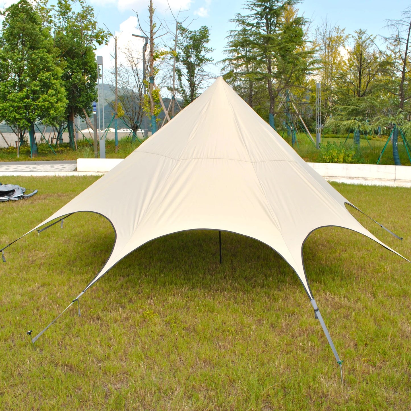 Silver coated rainproof and sunscreen octagonal canopy easy to build courtyard umbrella canopy pavilion beach canopy tent