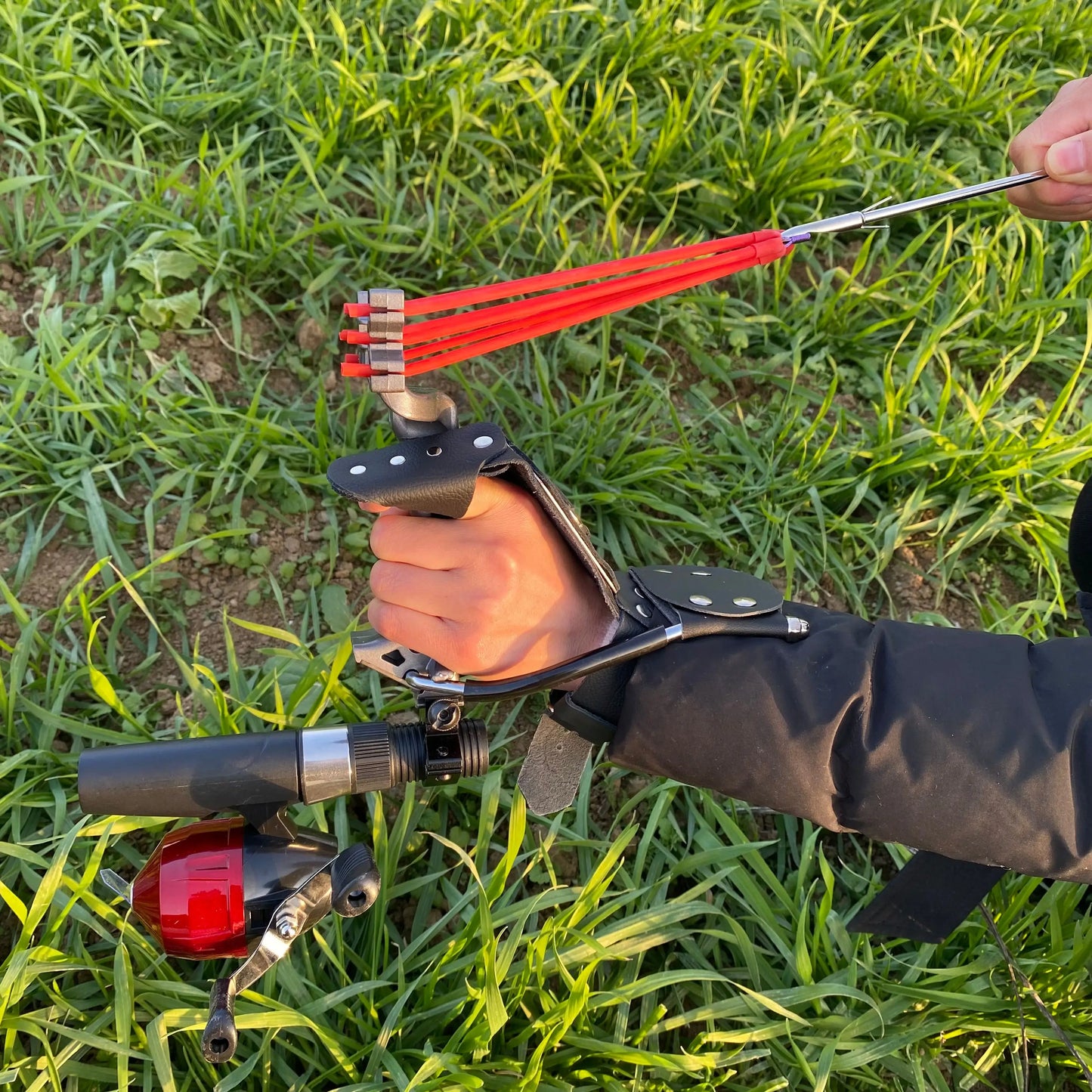 Outdoor Shooting Fishing Slingshot Hunting Arrow Darts Catapult With Rubber band Fishing reel/ Tactical game protective gloves