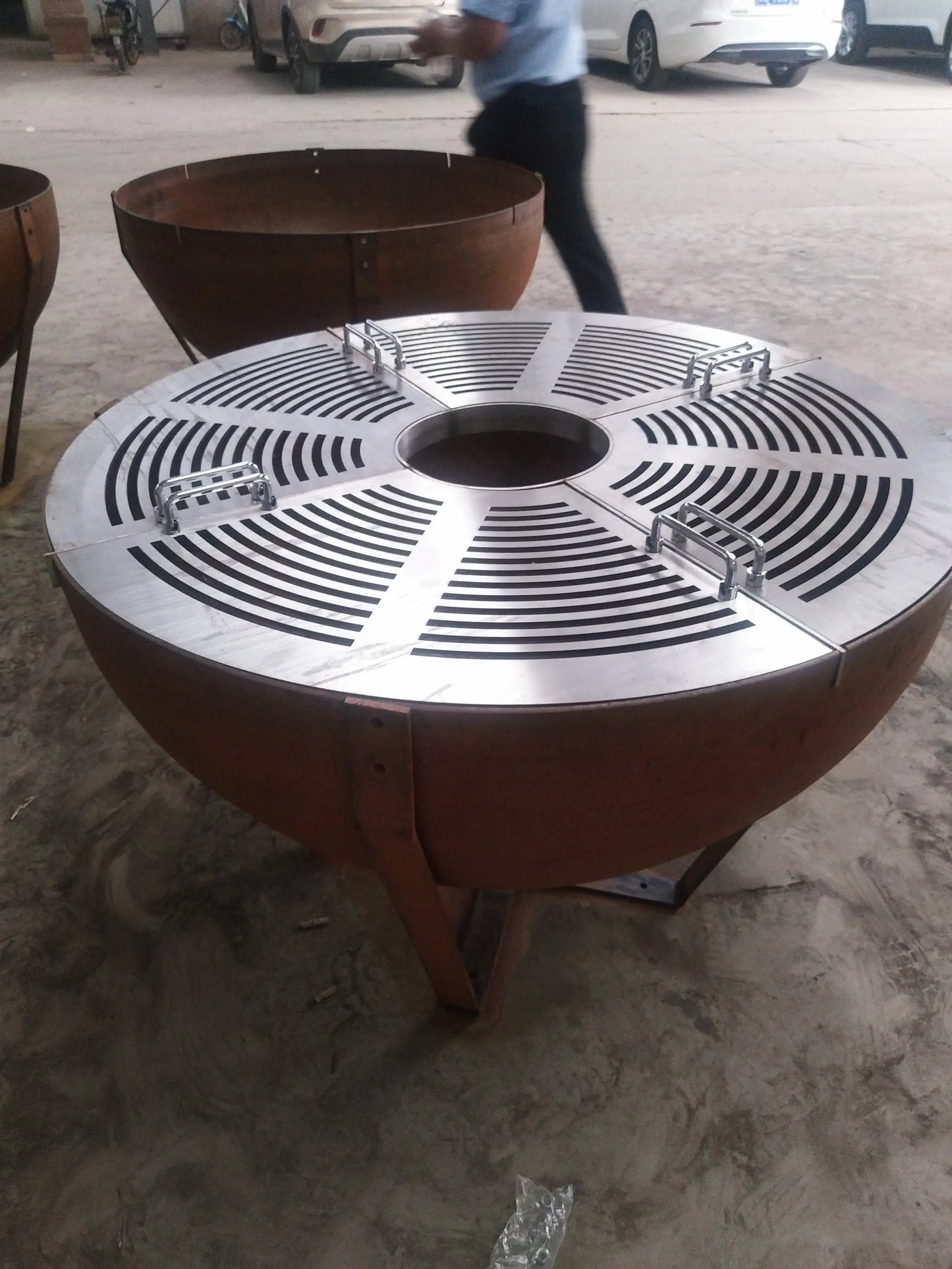 Large Wood Fired Barbecue Charcoal Stainless Cooking Plate BBQ Grill Steel Round Fire Pit Bowl