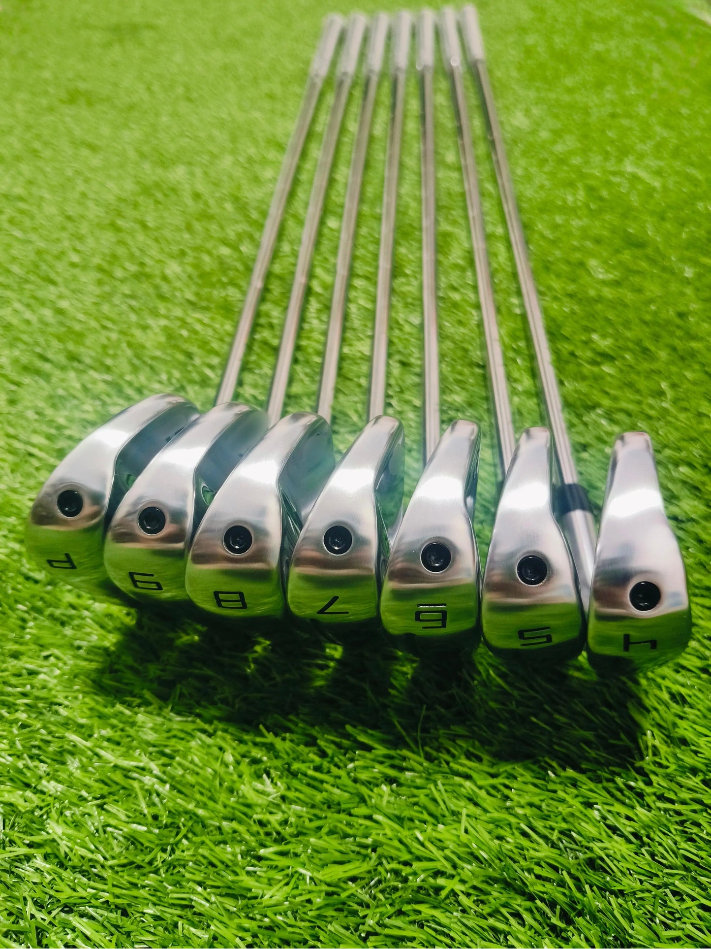 Golf Left Hand Iron, 5th Generation 790 Left Hand Iron or Right Hand Iron, European Tour Hard AMT/S300 Axe, Comes with Cover