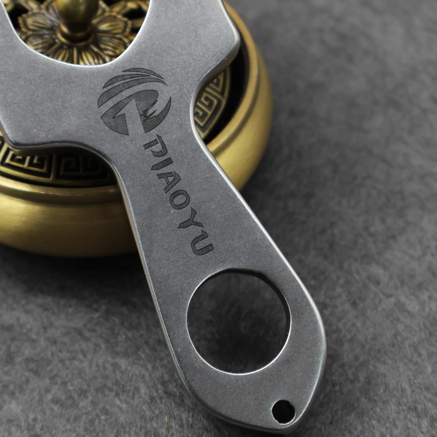 Traditional OTT Metal Cut Slingshot Stainless Steel Premium Portable Outdoor Shooting Hunting Slingshot with Rubber Bands