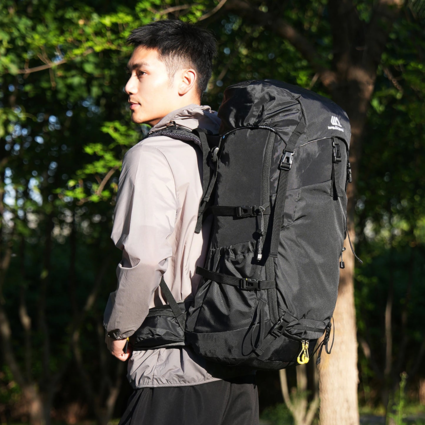 60L Nylon Mountaineering Backpack Lightweight Breathable Camping Hiking Gear with Adjustable Chest Buckle for Outdoor Camping