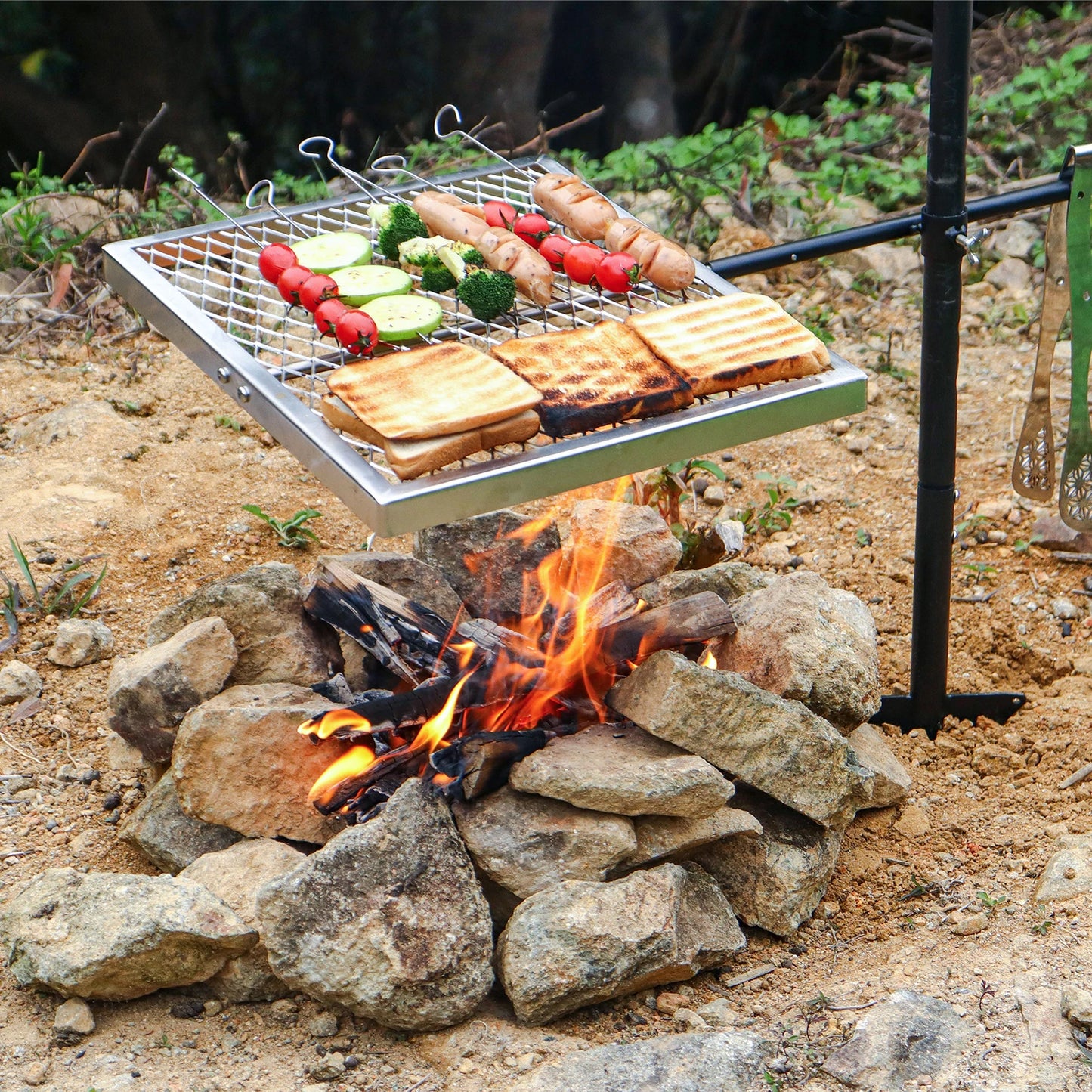 360 ° Swivel Campfire Grill Camp Grill Grate over Fire Pit Portable Grill Rack for Camping Cooking Barbecue