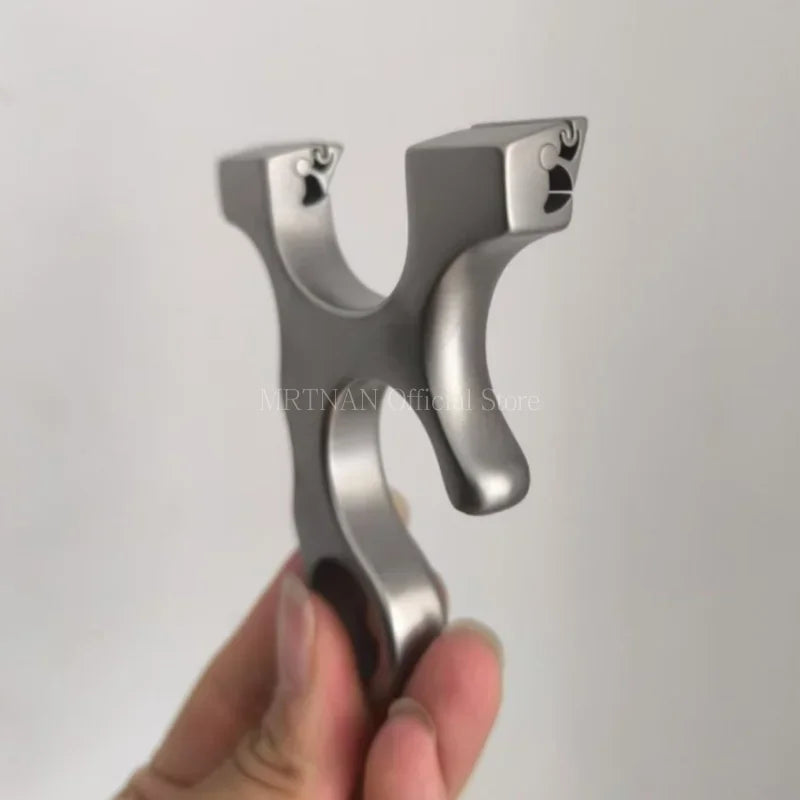 High Quality Hunting Shooting Titanium Alloy Slingshot with Flat Rubber Band Catapult Outdoor Sports Accessories