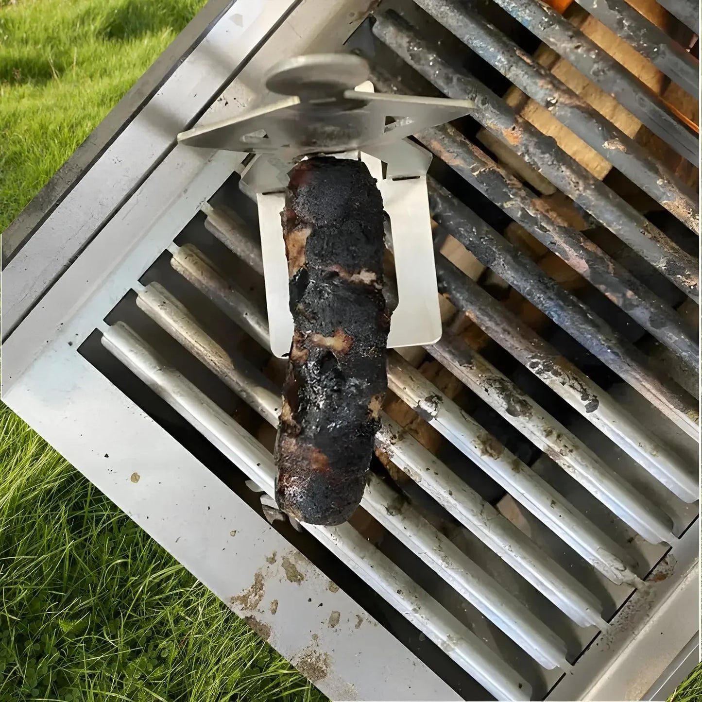 Stainless Steel Funny BBQ Sausage Holder Humanoid Grill Rack for Hot Dogs Portable Camping Picnic Essential with Humorous Design