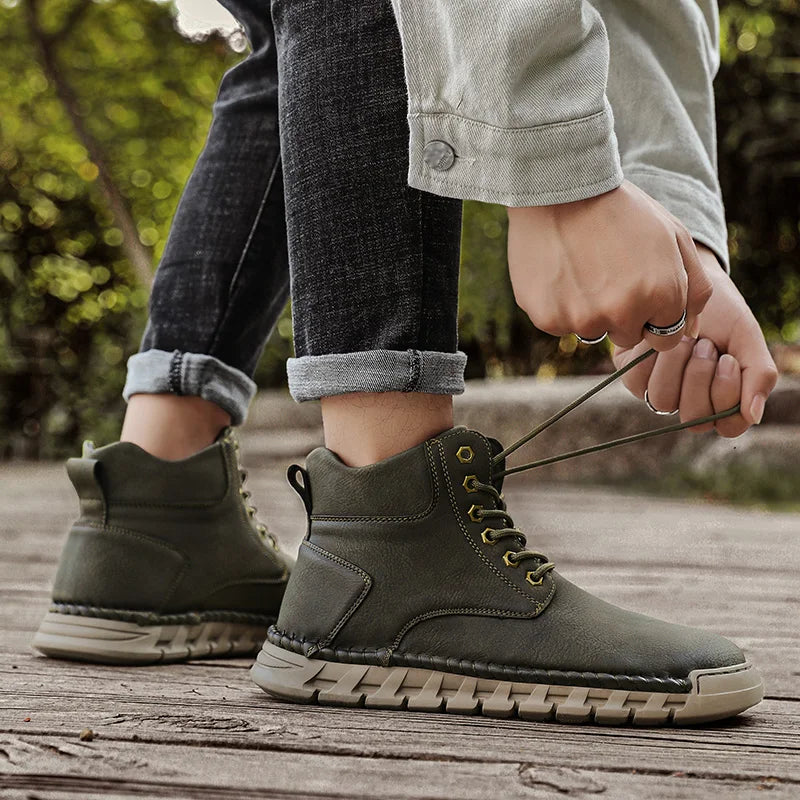 Lace-Up Men's High Top Shoes Classic Winter Men Ankle Boots Version Casual Motorcycle Boots Male Winter Plush Snow Leather Botas