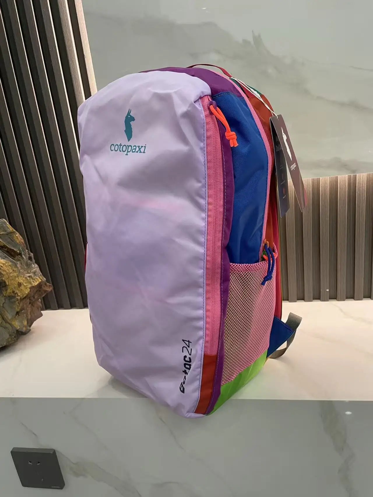 24L Alpaca 28L Hiking Backpack, Lightweight Travel Daypack for Trekking, Large Capacity Dopamine Sports Rucksack for Men & Women