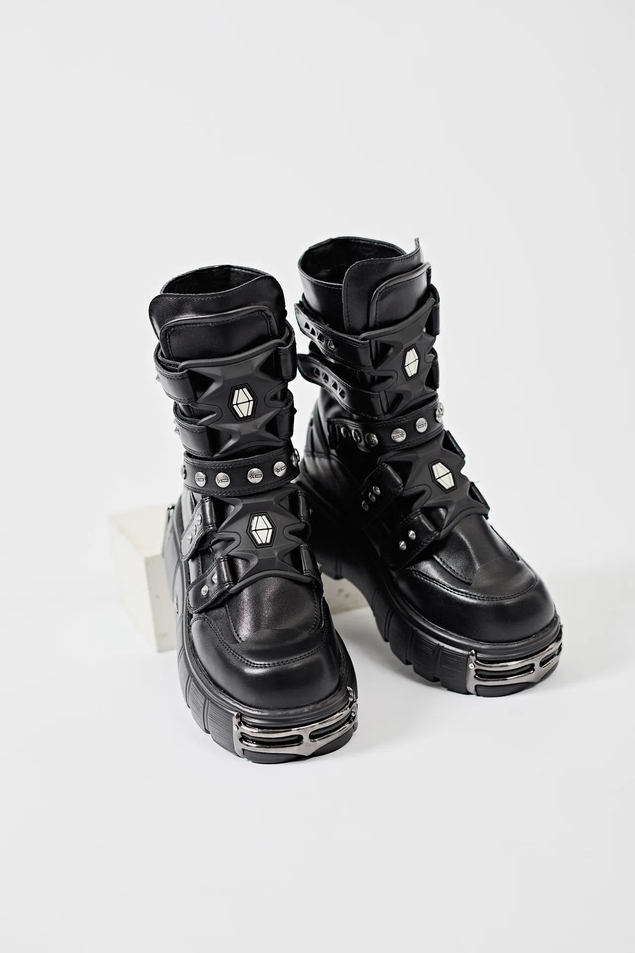 2025 Autumn and Winter New Women's Heavy Metal Platform Low-top Punk High-top Dark Motorcycle Boots Men