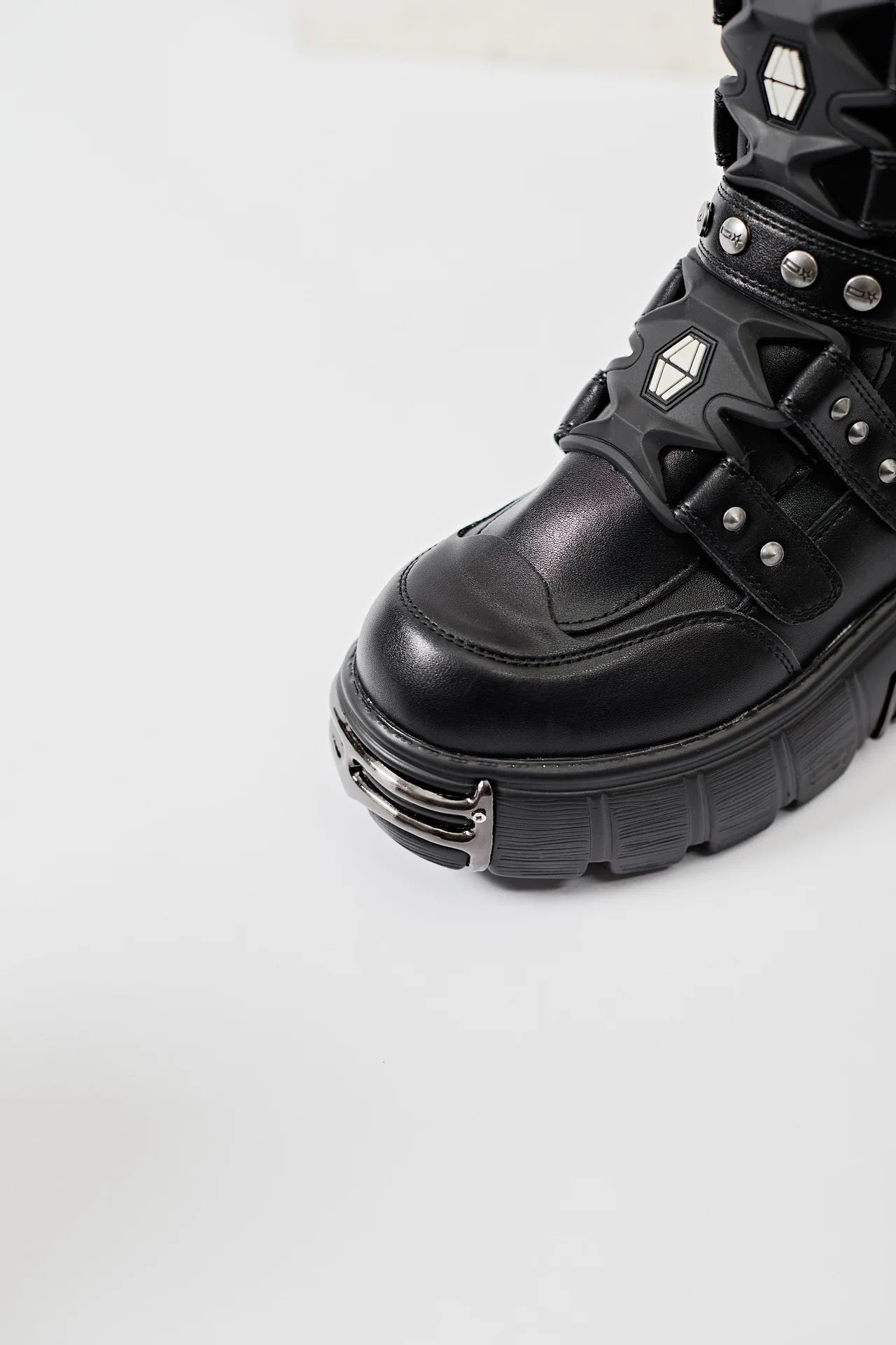 2025 Autumn and Winter New Women's Heavy Metal Platform Low-top Punk High-top Dark Motorcycle Boots Men